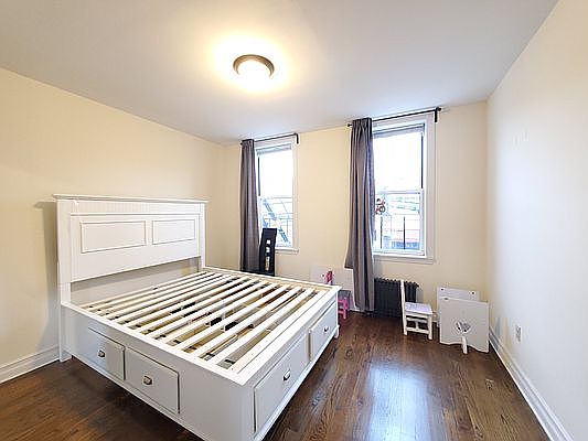 4th image of 34-51 9th St #4
