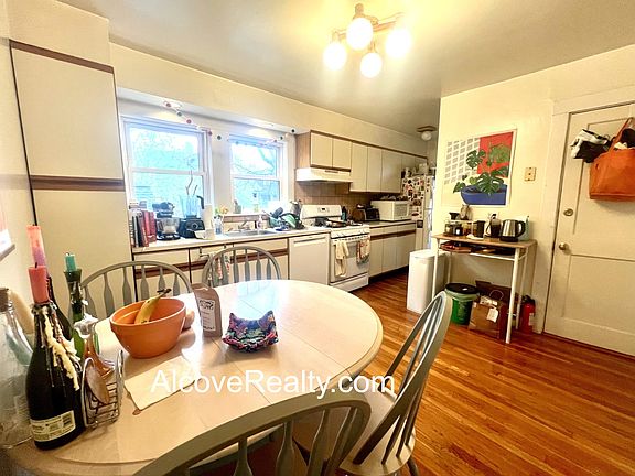 2nd image of 21-3 Sartwell Ave