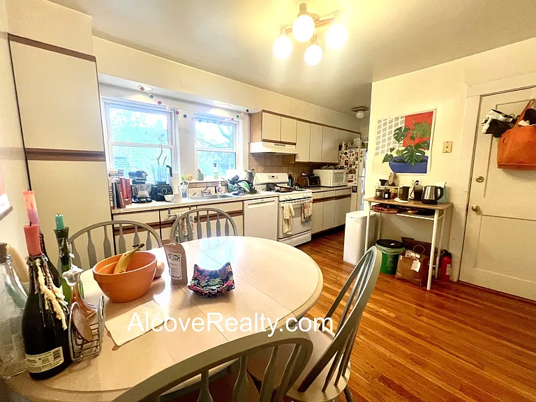 21-3 Sartwell Ave — Photo 2
