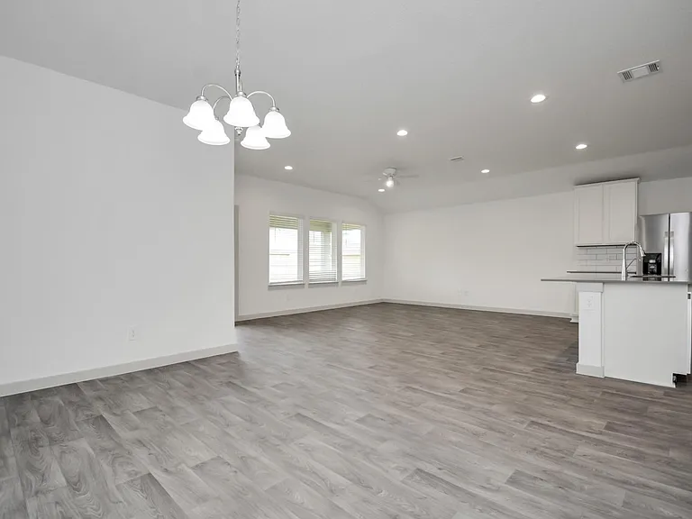 7803 Golden Rubia Ln — Photo 33