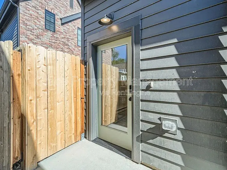 1312 1/2 S Grant St — Photo 11
