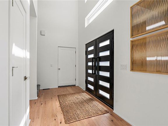 5th image of 10920 W 67th St