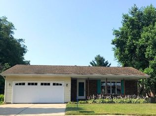 320 Teal Dr, Chatham, IL 62629
