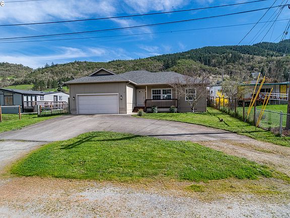 2nd image of 1102 Cook St