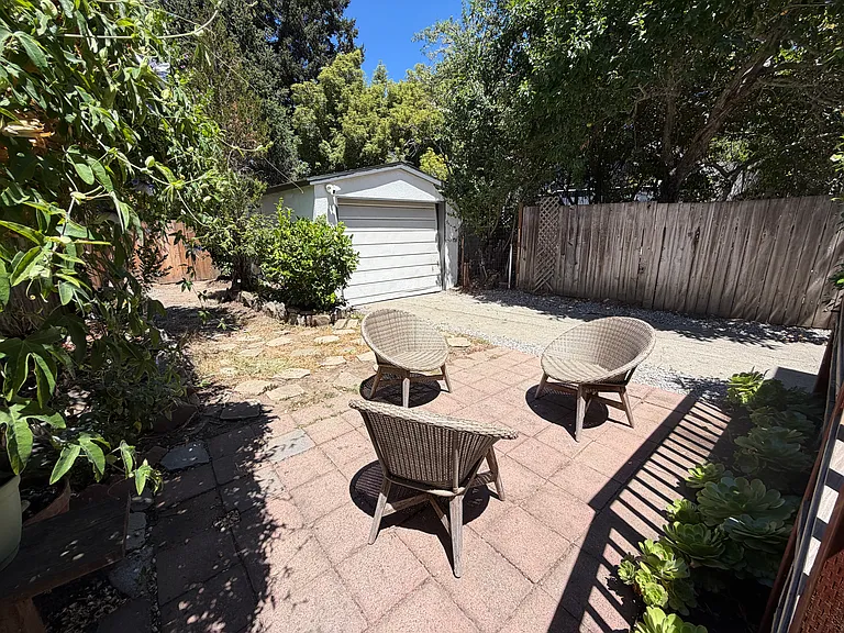 106 Treanor St — Photo 30