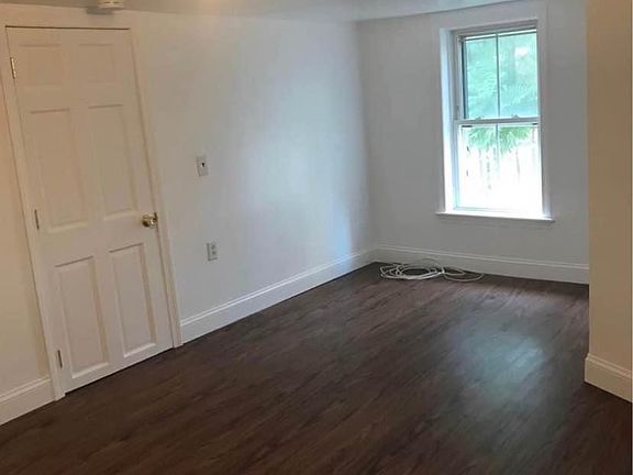 3rd image of 838 Winthrop Ave