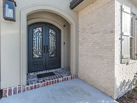 2nd image of 106 Hardwood Dr