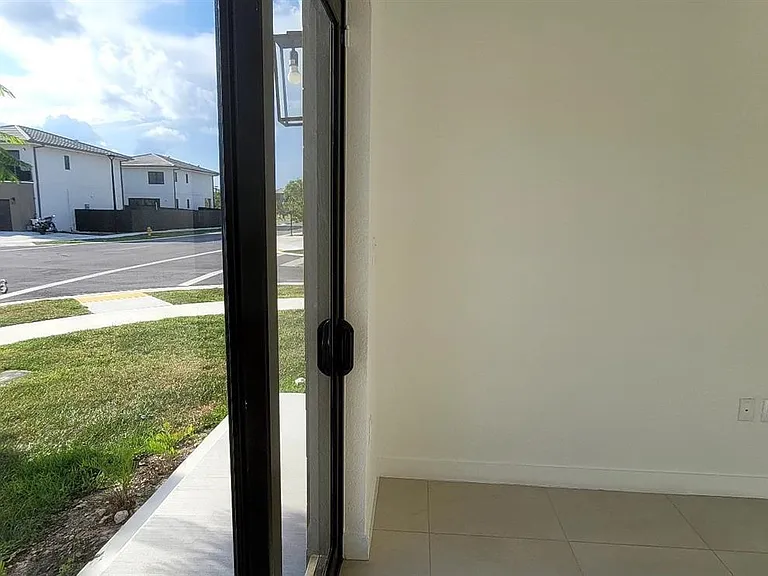 110 NW 11th Ct — Photo 11