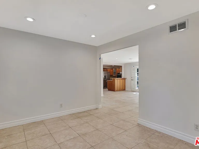 6421 Franrivers Ave — Photo 14
