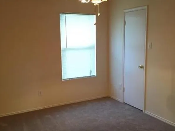 800 Langford Dr, Arlington, TX 76018