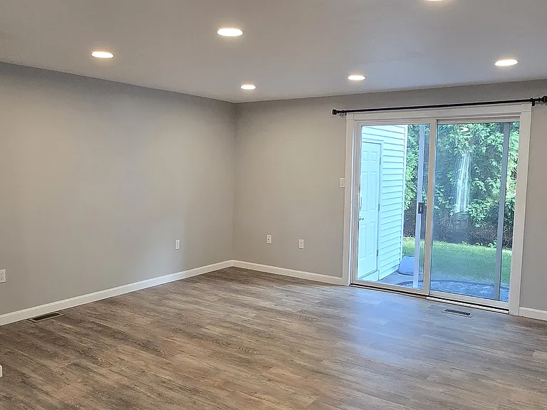 50 Edward J Roy Dr #4 — Photo 7