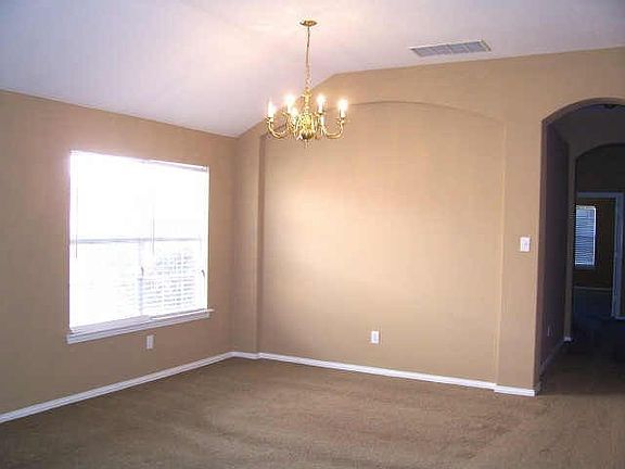 3rd image of 4482 Sharpsburg Dr