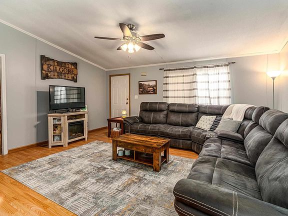 5th image of 101 Knauer St