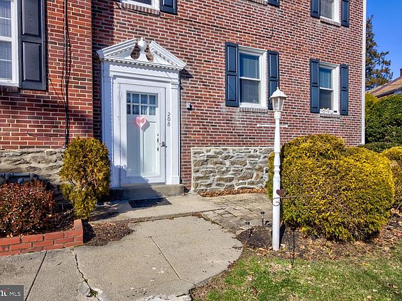 2nd image of 208 Hiawatha Ln