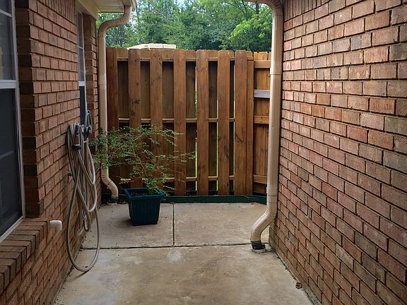 5th image of 6779 Beaumont Cres E