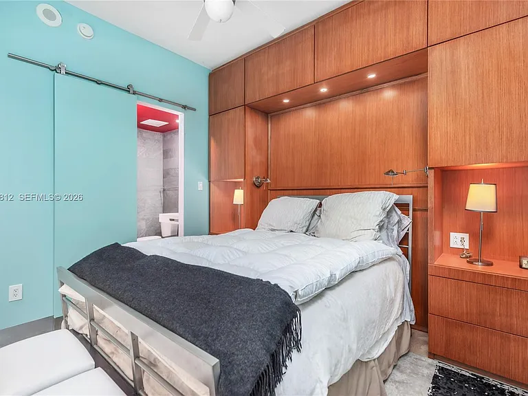 100 S Pointe Dr #610 — Photo 26
