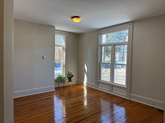 2nd image of 17 Argyle Pl APT C
