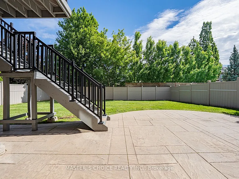 2357 Rideau Dr — Photo 47