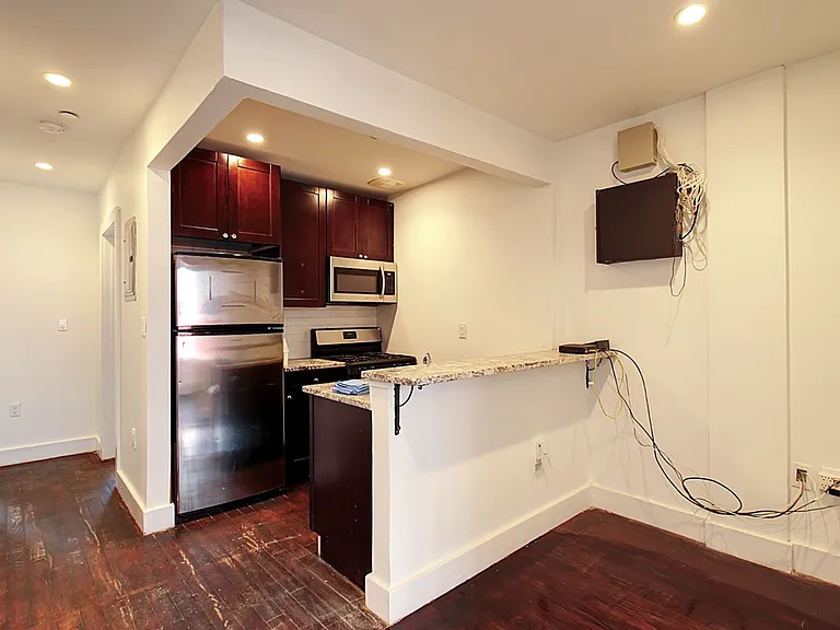 952 Madison St #4 — Photo 11