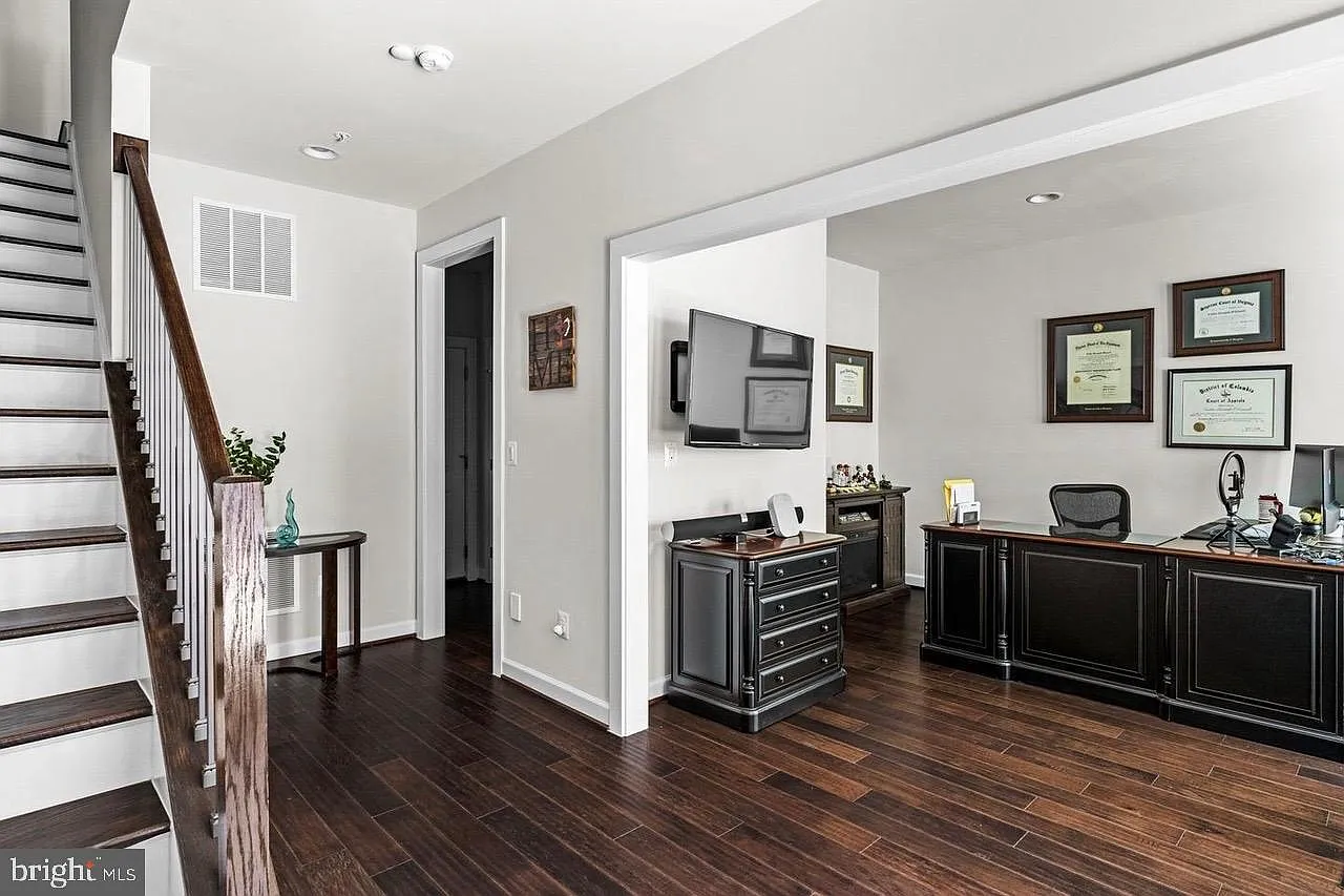 4 bed, 5.0 bath, 3419 sqft, $4,190 — Photo 3