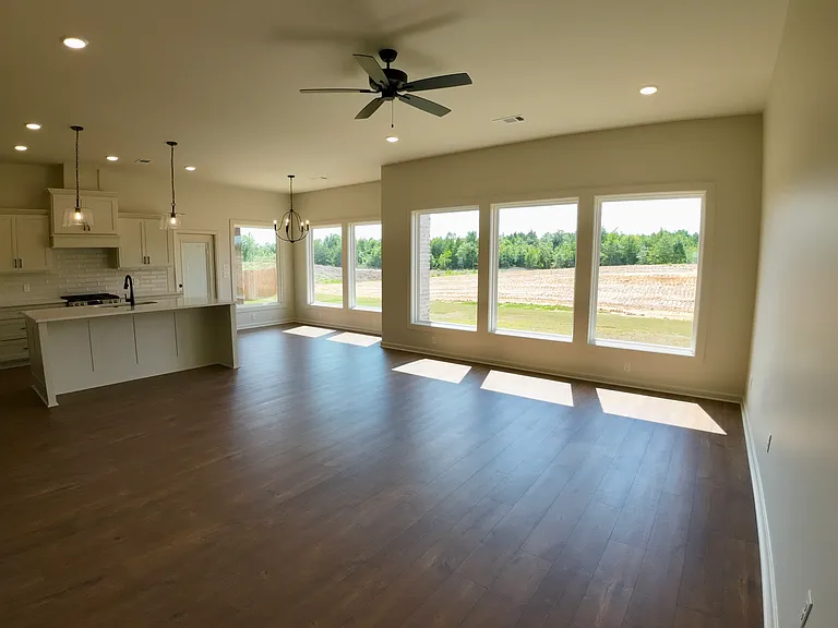 212 Kelton Ln — Photo 2