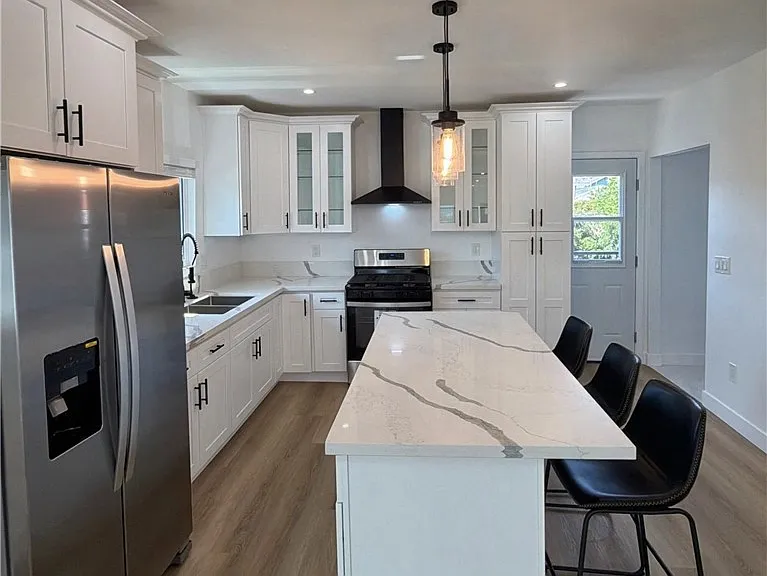 3933 E Cesar E Chavez Ave — Photo 5