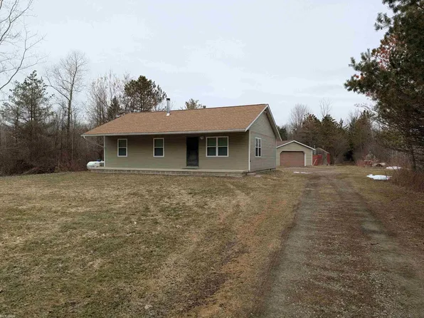 9072 Green Rd, Wales, MI 48027