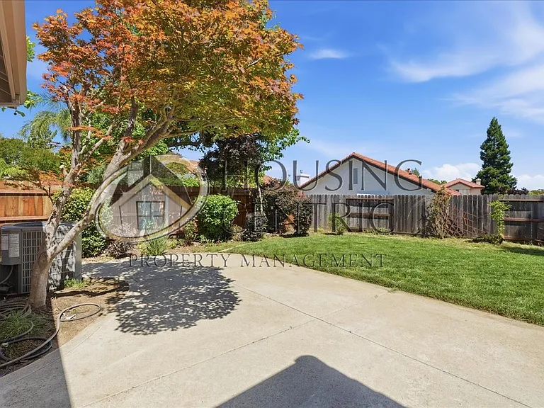 108 Pembury Way — Photo 37
