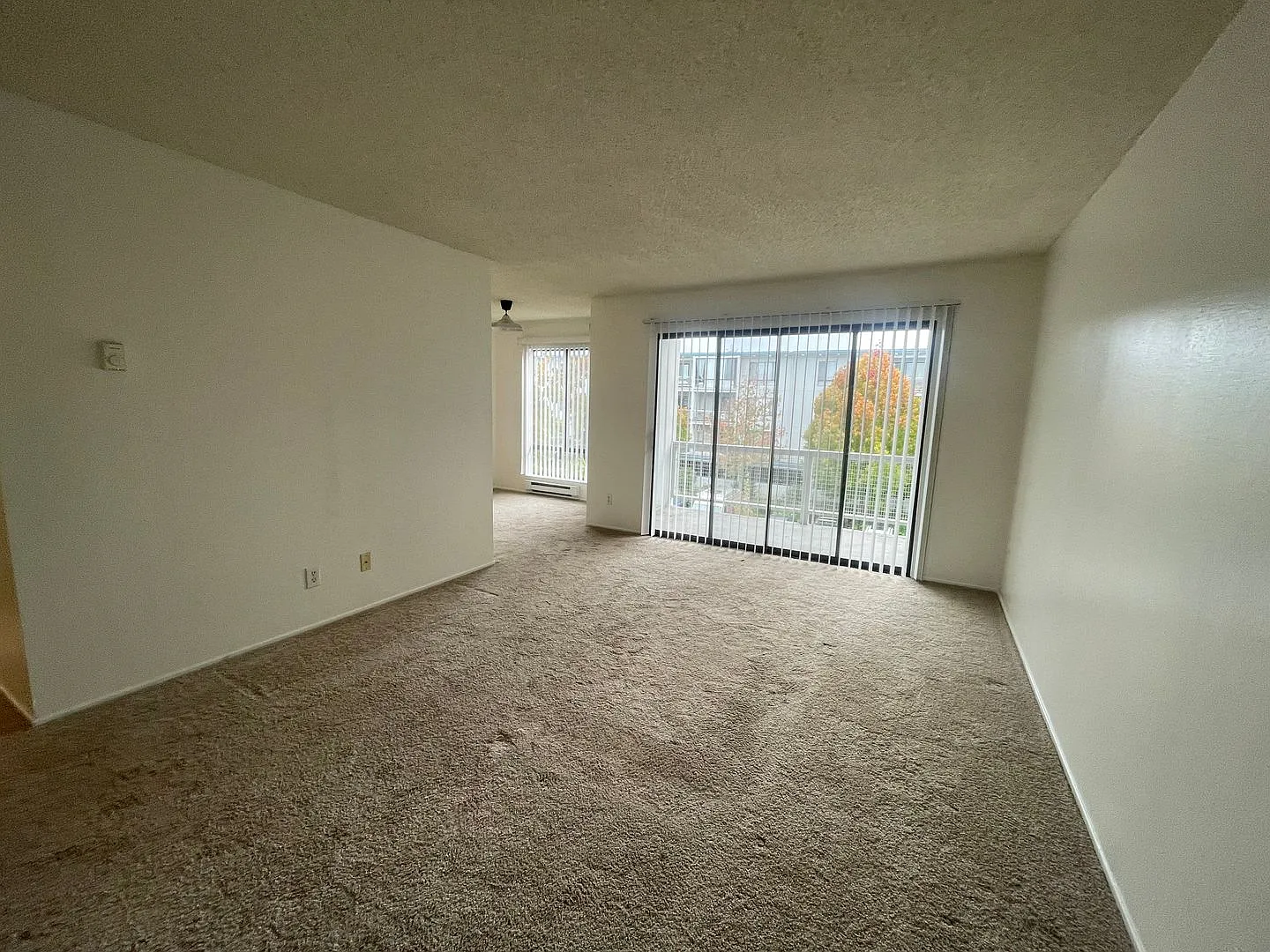 1bd/1ba Condo Available At Watergate Complex — Photo 4