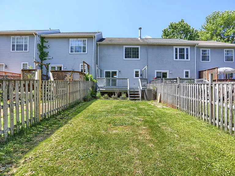 618 Milford Ct — Photo 29