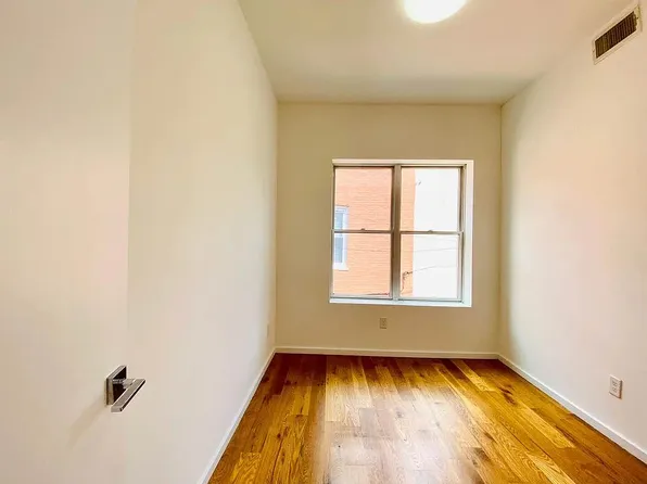 85 Rockaway Avenue image 5 of 14