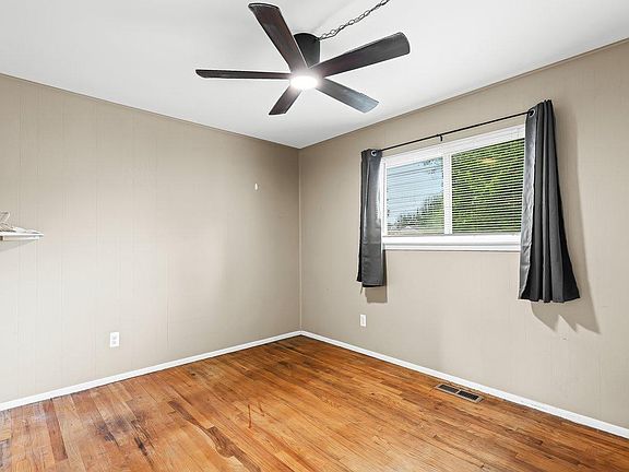 5th image of 5236 Woodward St