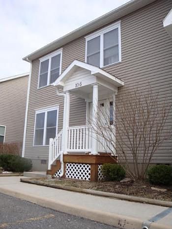 1st image of 10 Beverly Ct