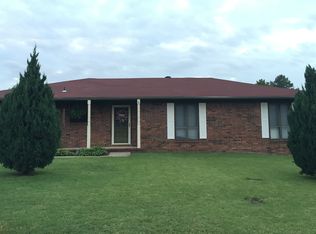 1409 N 12th St, Van Buren, AR 72956