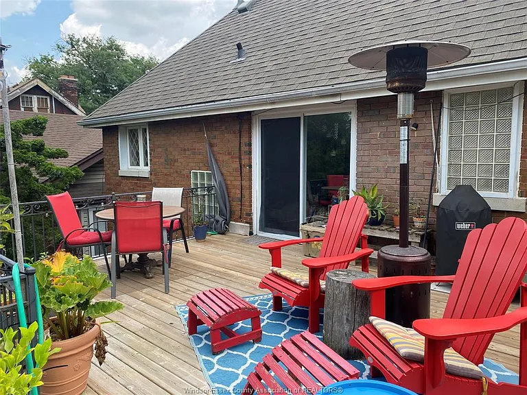 1389 Victoria Ave — Photo 5