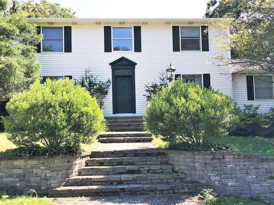 1st image of 40 Birchwood Dr