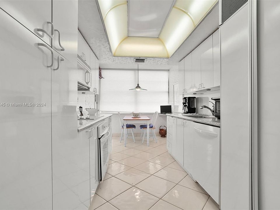 1st image of 18061 Biscayne Blvd Unit 304