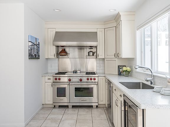 4th image of 17 Lyme Ln