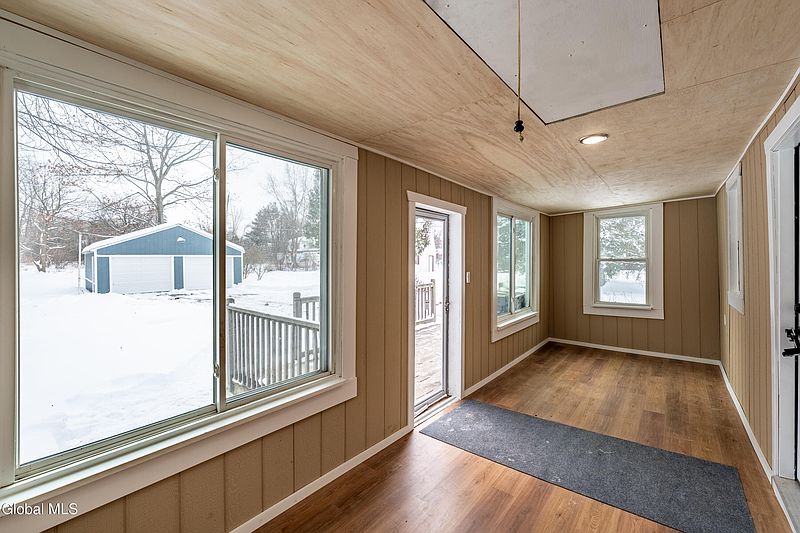 3rd image of 130 Manor Avenue