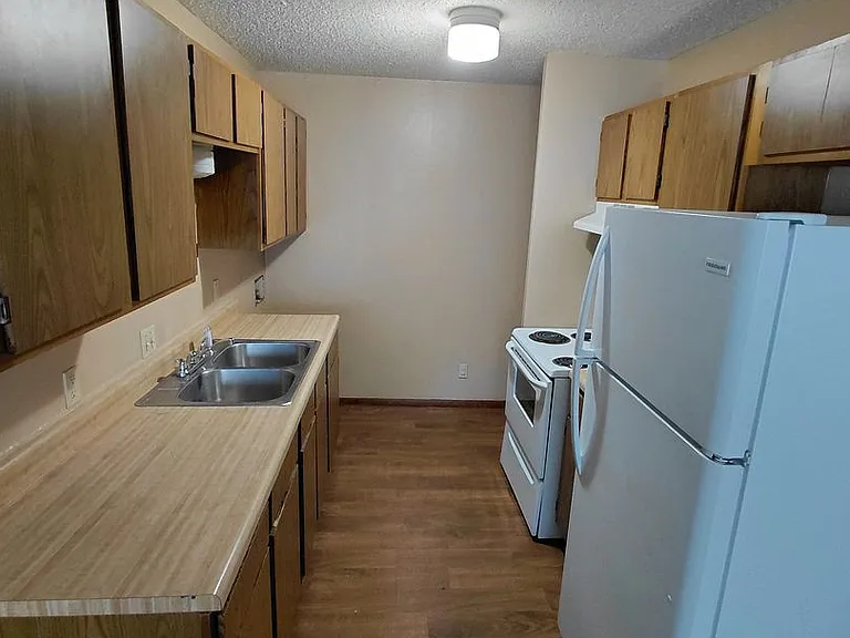 East Terrace Apts — Photo 8