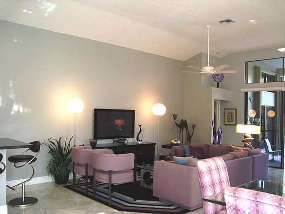 3rd image of 231 Sherwood Forest Dr