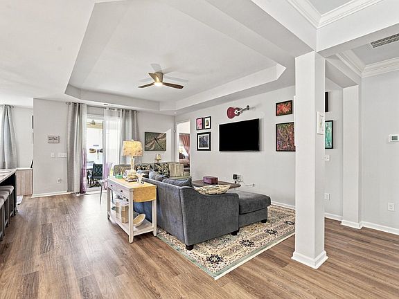 5th image of 567 Shellbark Dr.