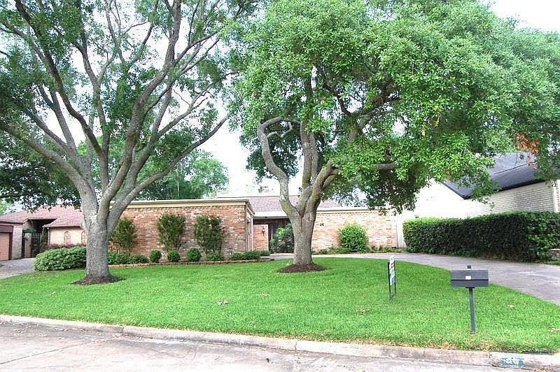 1st image of 25 Bendwood Dr