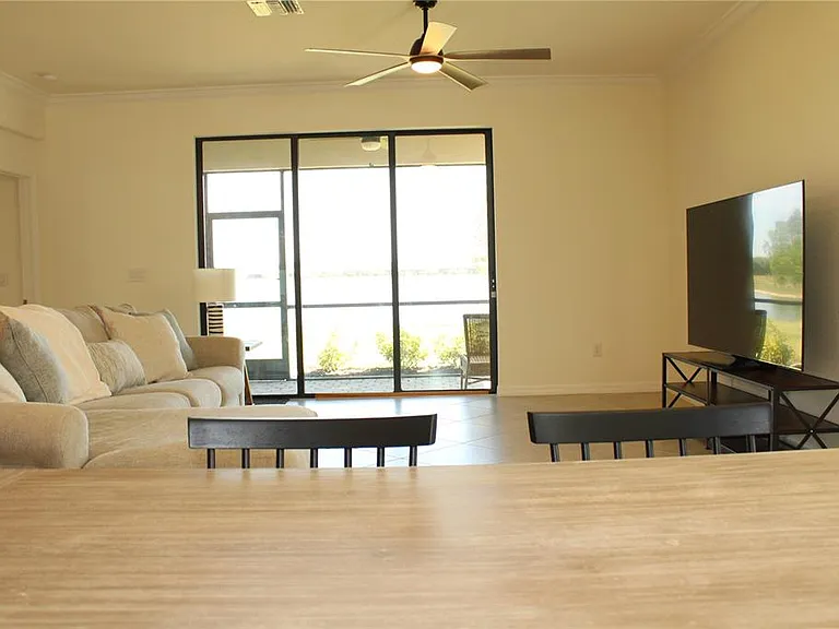 6647 Clairborne Ln — Photo 10