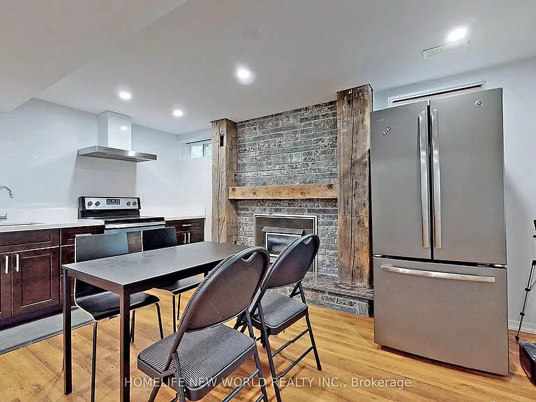 3954 Selkirk Pl #WALKOUT BASEMENT — Photo 5