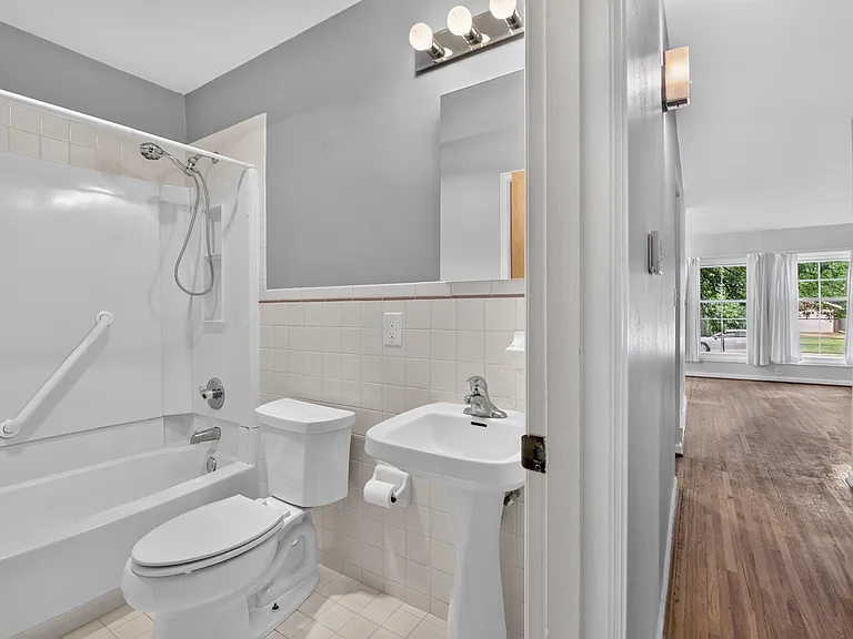 1253 Holgate Ave — Photo 16