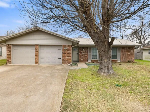 2204 Smith Ave, Taylor, TX 76574