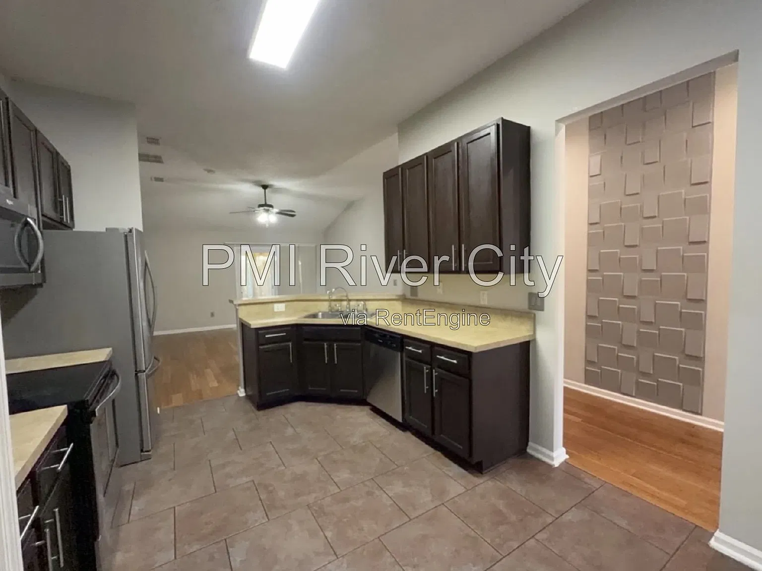 4 bed, 3.0 bath, 1551 sqft, $2,100 — Photo 4