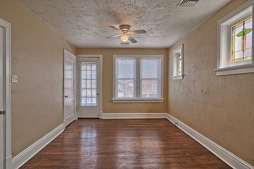 3rd image of 4988-4990 Mardel Ave