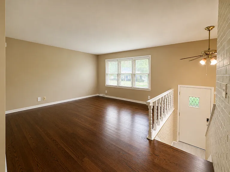 8806 Crescent Ave — Photo 5